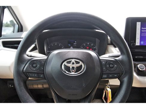Used 2025 Toyota Corolla LE FWD image 17