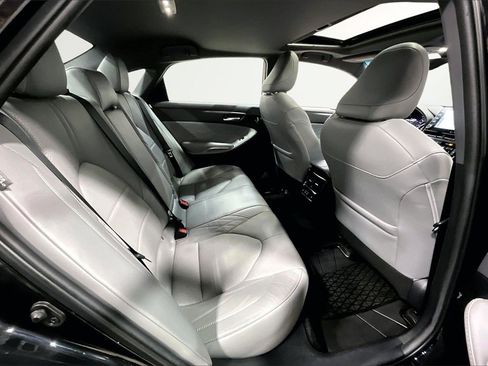Used 2020 Toyota Avalon Limited image 24