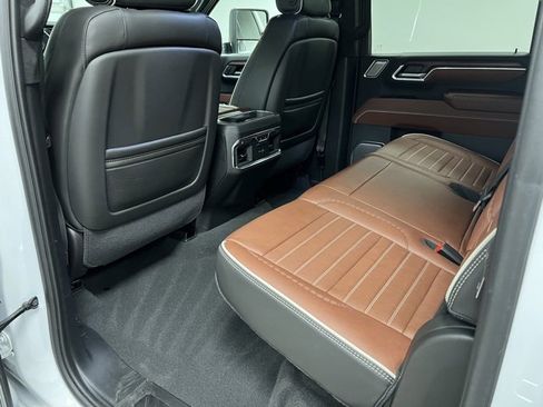 Used 2025 GMC Sierra 3500 Denali Ultimate image 43