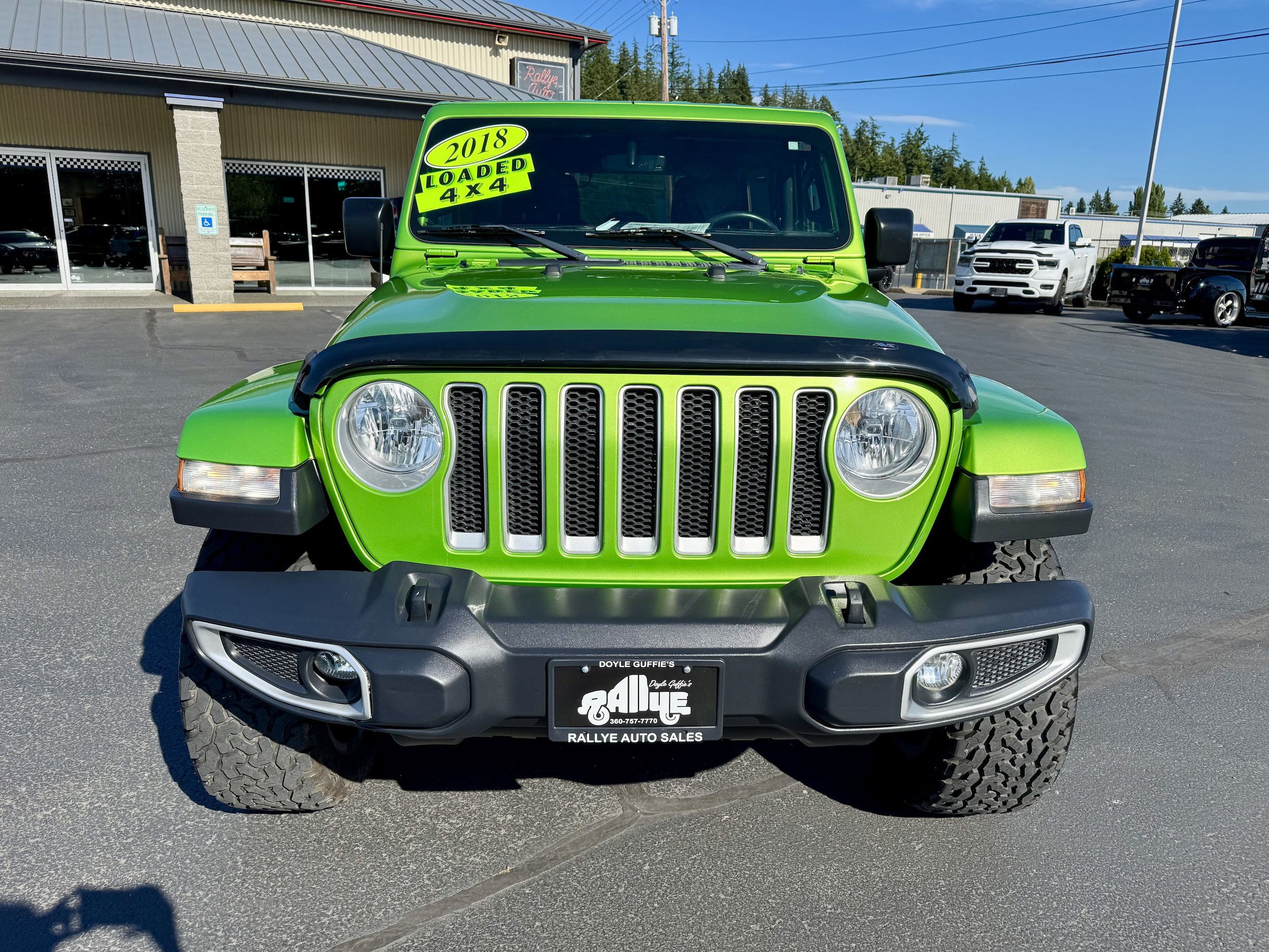 Used 2018 Jeep Wrangler Unlimited Sahara w/ Uconnect 4C Nav & Sound Group AWD/4WD image 2