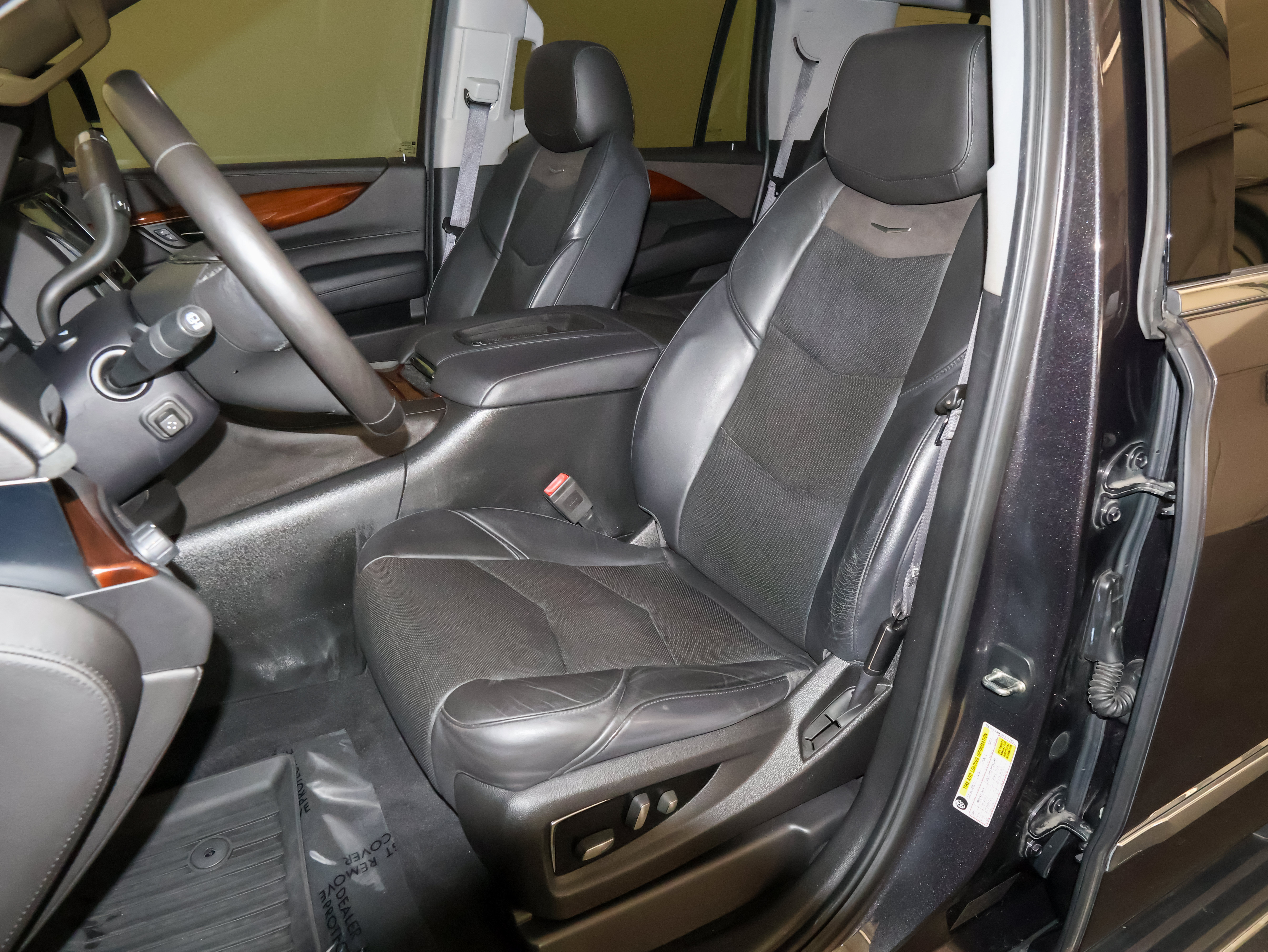 Used 2016 Cadillac Escalade Luxury RWD image 15