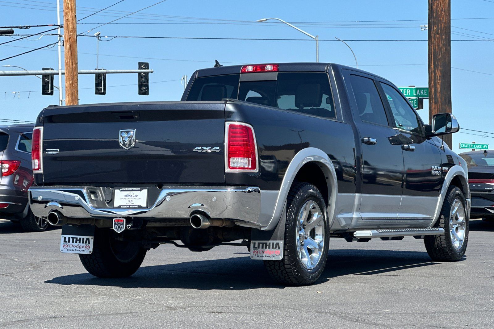 Used 2017 RAM 1500 Laramie w/ Convenience Group AWD/4WD image 4