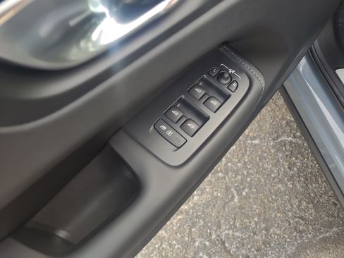 Used 2023 Volvo XC60 B5 Ultimate image 14