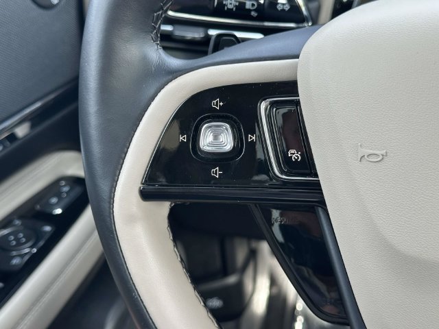 Used 2025 Lincoln Corsair Grand Touring w/ Equipment Group 302A AWD/4WD image 29