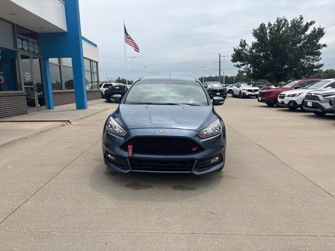 Used 2018 Ford Focus ST FWD image 2