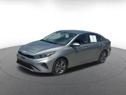 Used 2024 Kia Forte LXS FWD image 7