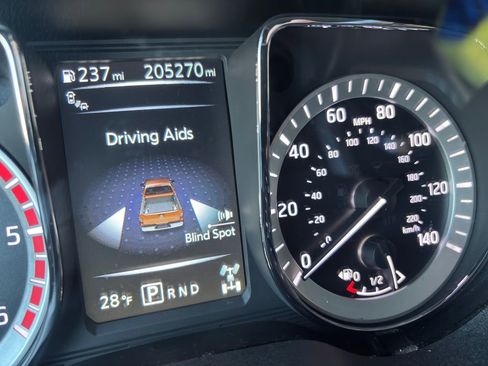 Used 2016 Nissan Titan SL image 26