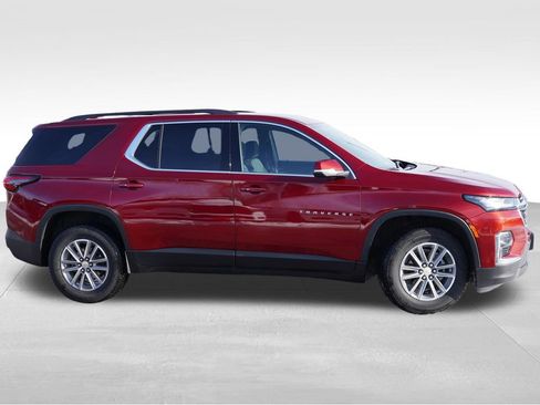 Used 2022 Chevrolet Traverse LT image 3