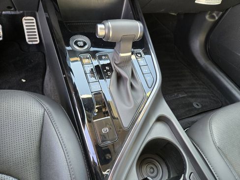 Used 2024 Kia Niro SX Touring image 22