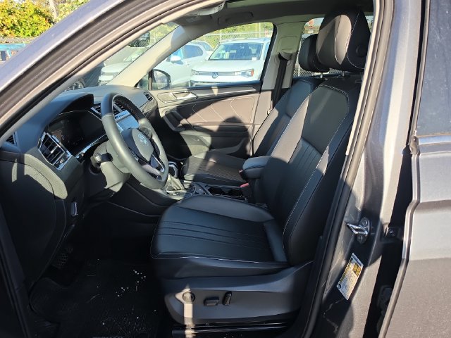 Used 2023 Volkswagen Tiguan SE w/ Panoramic Sunroof Package AWD/4WD image 11