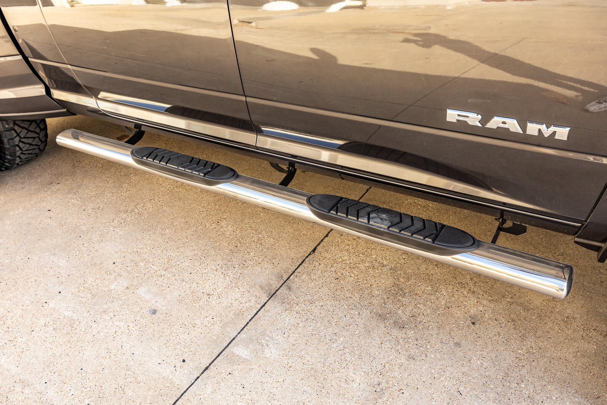 Used 2024 RAM 3500 Laramie w/ Sport Appearance Package AWD/4WD image 13