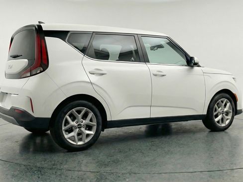 Used 2025 Kia Soul LX w/ LX Technology Package FWD image 9