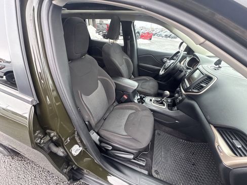 Used 2016 Jeep Cherokee 75th Anniversary image 18