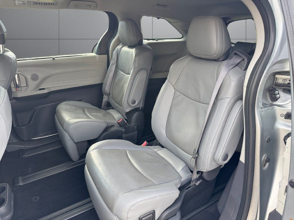 Certified 2023 Toyota Sienna Limited AWD/4WD image 18