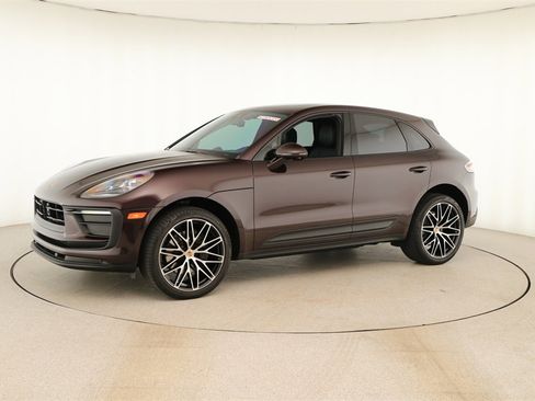 Used 2023 Porsche Macan Turbo image 13