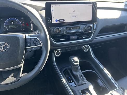 Used 2024 Toyota Grand Highlander XLE image 20
