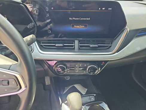 Used 2024 Chevrolet Trax LT w/ Driver Confidence Package image 18