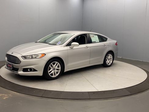 Used 2014 Ford Fusion SE w/ Equipment Group 202A FWD image 9