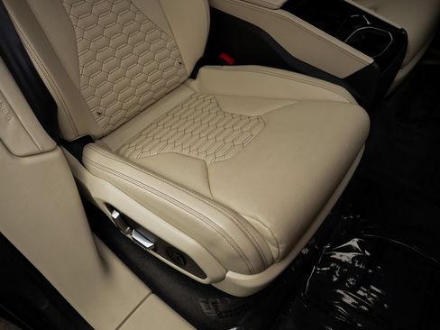 Used 2019 Lamborghini Urus AWD/4WD image 41