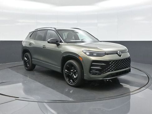 New 2026 Volkswagen Tiguan SE R-Line AWD/4WD image 1