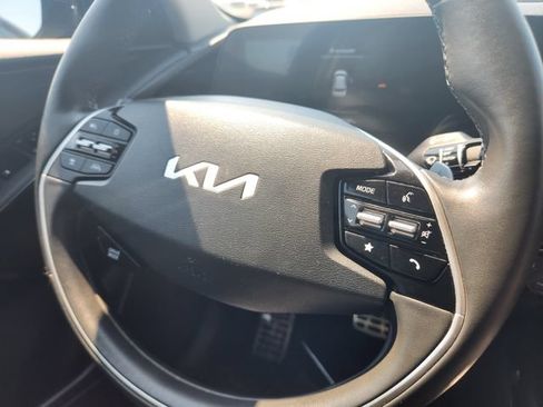 Used 2023 Kia Niro EX Touring FWD image 16