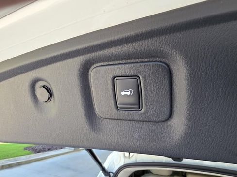 Used 2020 INFINITI QX60 Luxe w/ Essential Package FWD image 14