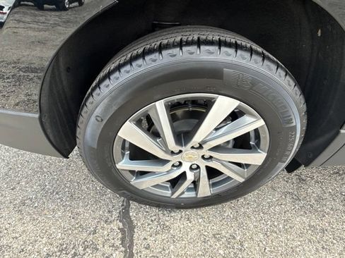 Used 2024 Chevrolet Equinox LT FWD image 29