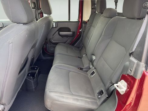 Used 2022 Jeep Gladiator Willys image 10