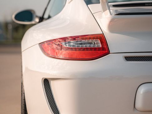 Used 2010 Porsche 911 GT3 RWD image 13