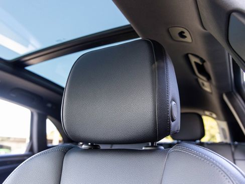 Certified 2022 Porsche Macan image 29