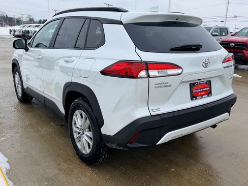 Used 2023 Toyota Corolla Cross LE image 6