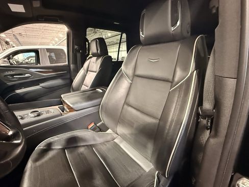 Used 2023 Cadillac Escalade Premium Luxury image 10