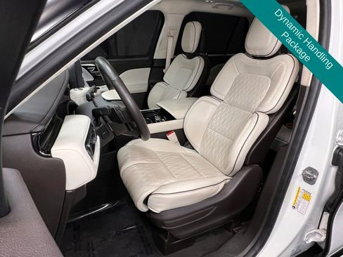 Used 2023 Lincoln Aviator Black Label image 3