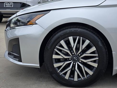 Used 2023 Nissan Altima 2.5 SV FWD image 14