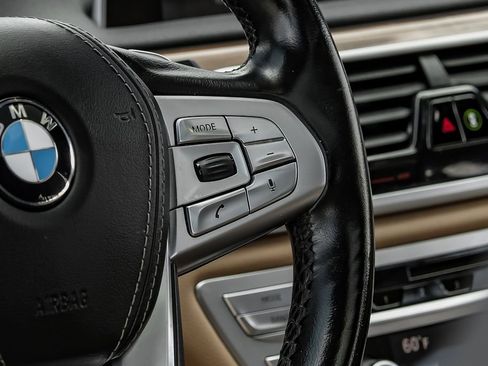 Used 2019 BMW 750i xDrive w/ M Sport Package AWD/4WD image 17