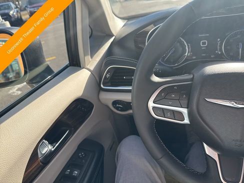 Used 2022 Chrysler Pacifica Limited w/ Uconnect Theater Family Group AWD/4WD image 37