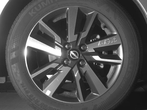 Used 2025 Nissan Versa SV FWD image 16