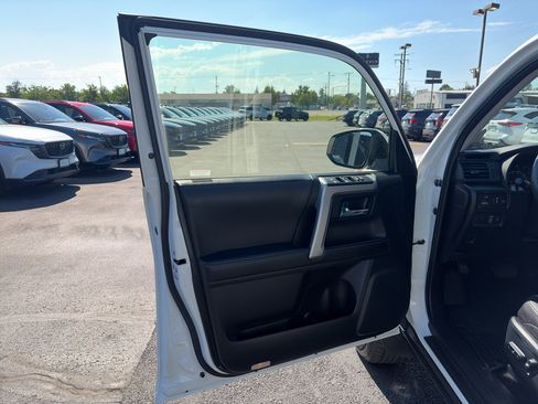 Used 2023 Toyota 4Runner SR5 Premium w/ Moonroof Package AWD/4WD image 11
