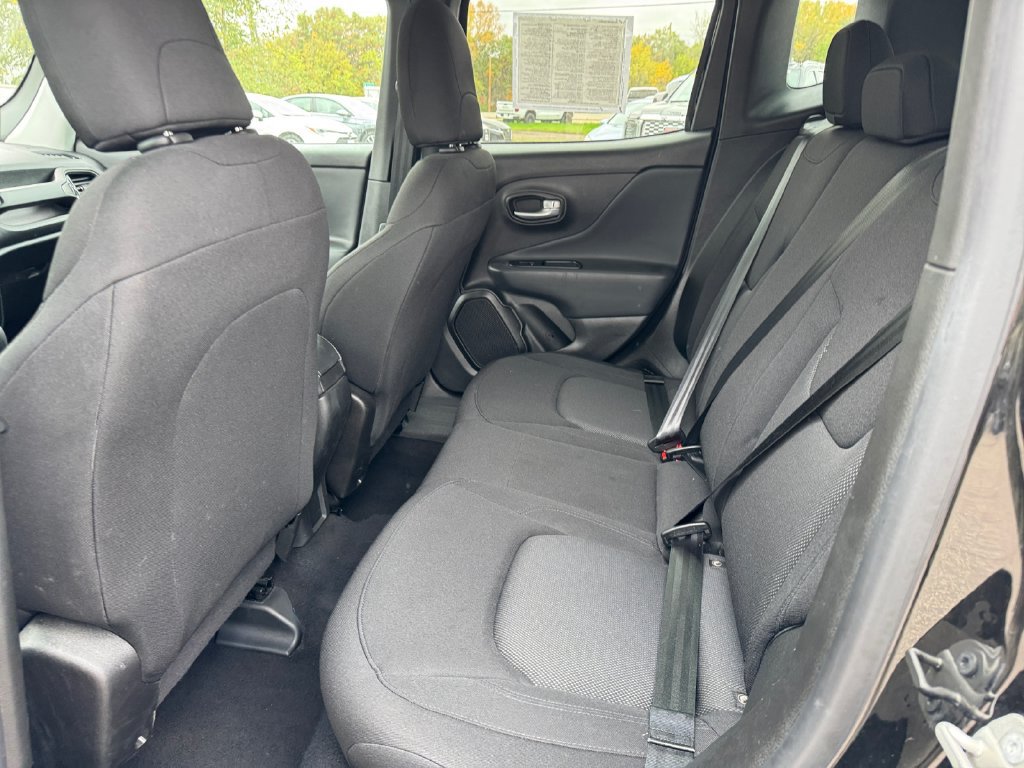 Used 2023 Jeep Renegade Latitude AWD/4WD image 35