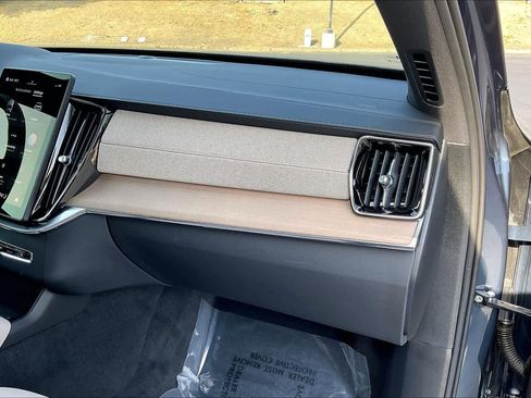 Used 2025 Volvo XC90 B5 Core w/ Protection Package Premier image 19