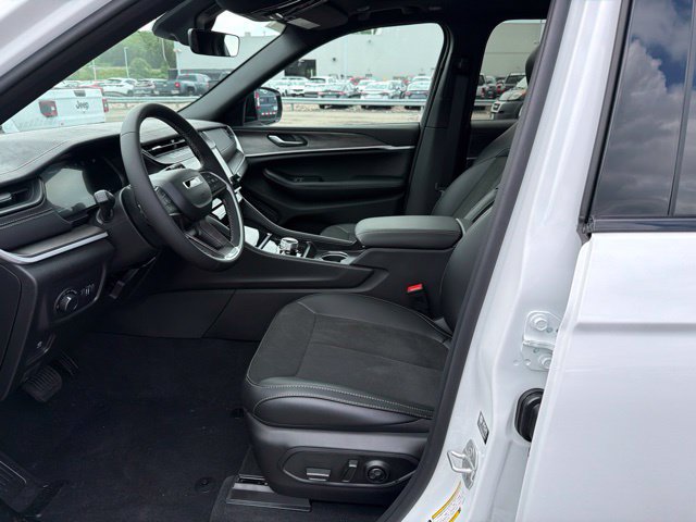 New 2026 Jeep Grand Cherokee Altitude AWD/4WD image 11