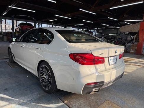 Used 2018 BMW 540i xDrive image 2