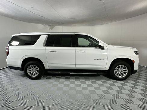 Used 2022 Chevrolet Suburban LT RWD image 9