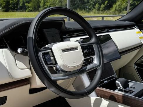 New 2026 Land Rover Range Rover Long Wheelbase SE AWD/4WD image 22