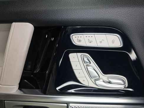 Used 2021 Mercedes-Benz G 63 AMG 4MATIC w/ G Manufaktur Interior Package image 37