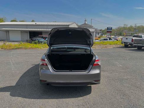 Used 2020 Toyota Camry XLE w/ Sunroof Package image 31