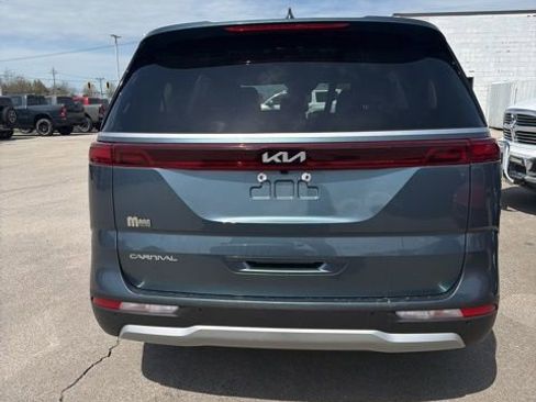 Used 2023 Kia Carnival EX FWD image 6