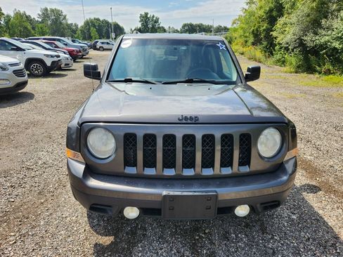 Used 2015 Jeep Patriot Sport w/ Power Value Group FWD image 2