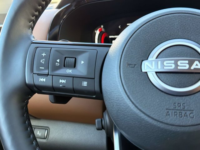 Certified 2025 Nissan Pathfinder Platinum w/ Black Appearance Package FWD image 19