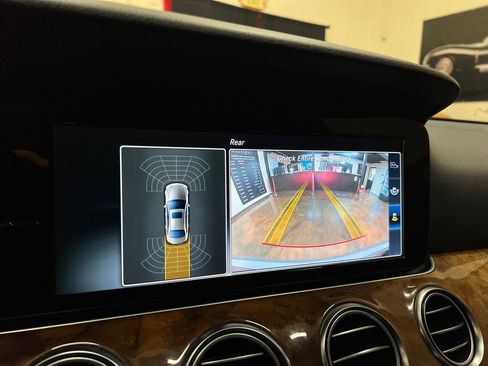 Used 2017 Mercedes-Benz E 300 image 26